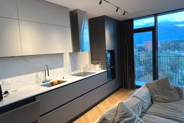 Appartamento in vendita a Tirana 2+1, Arredato