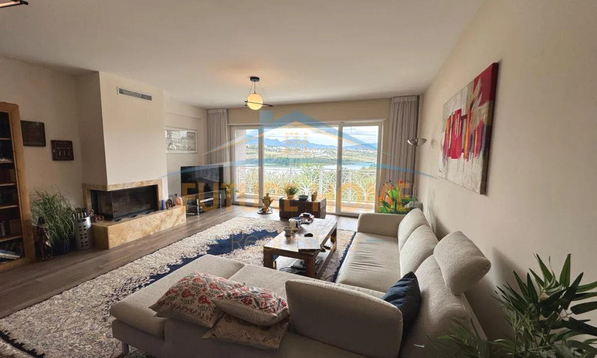 Villa di lusso in vendita a Tirana 4+1, Arredato