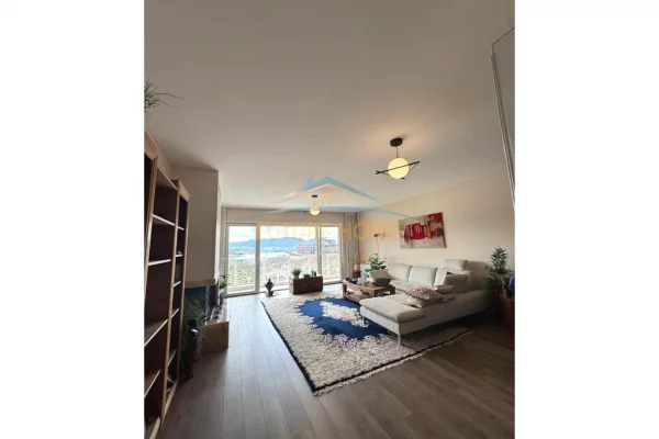 Villa di lusso in vendita a Tirana 4+1, Arredato