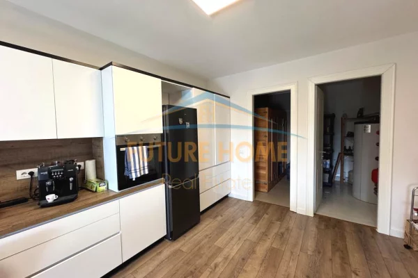 Villa di lusso in vendita a Tirana 4+1, Arredato