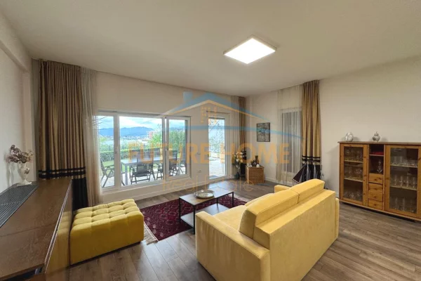 Villa di lusso in vendita a Tirana 4+1, Arredato