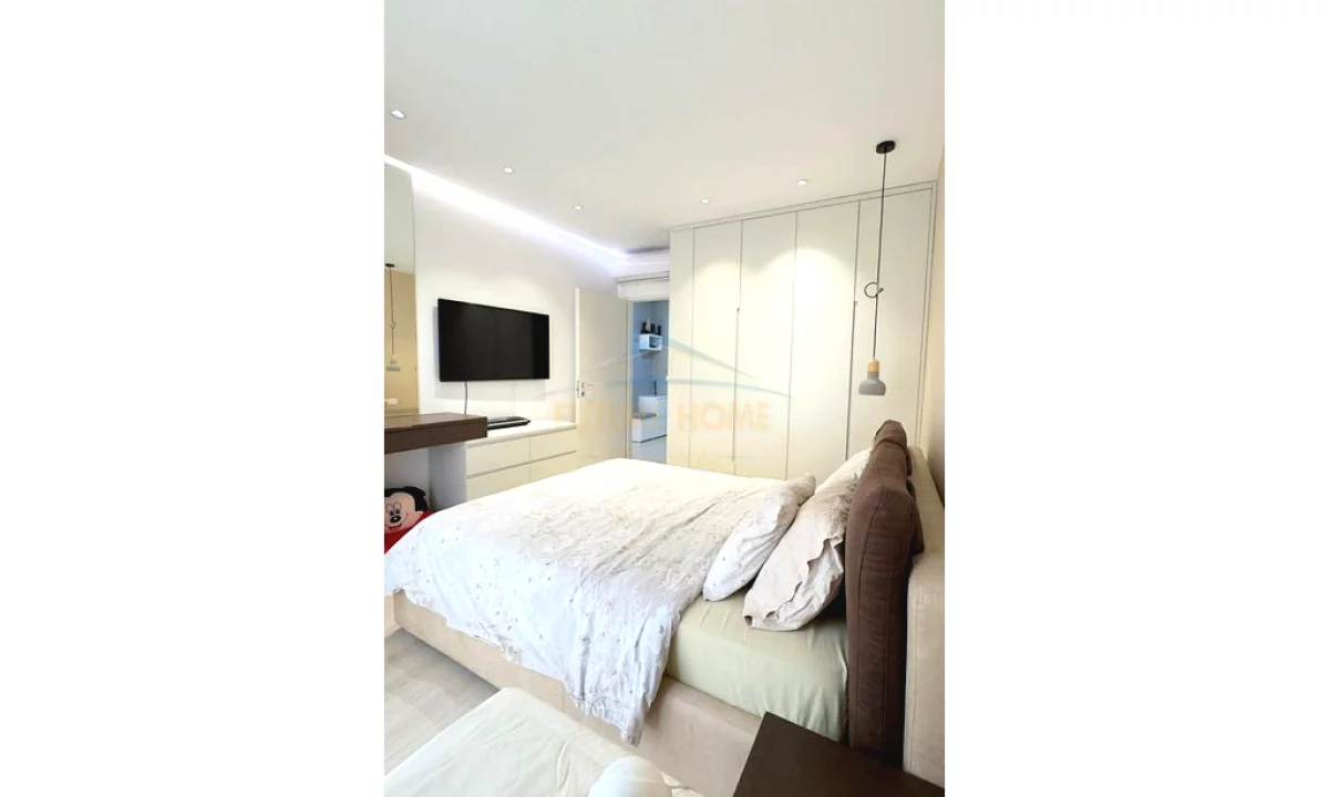 Appartamento in vendita a Tirana 1+1, Arredato