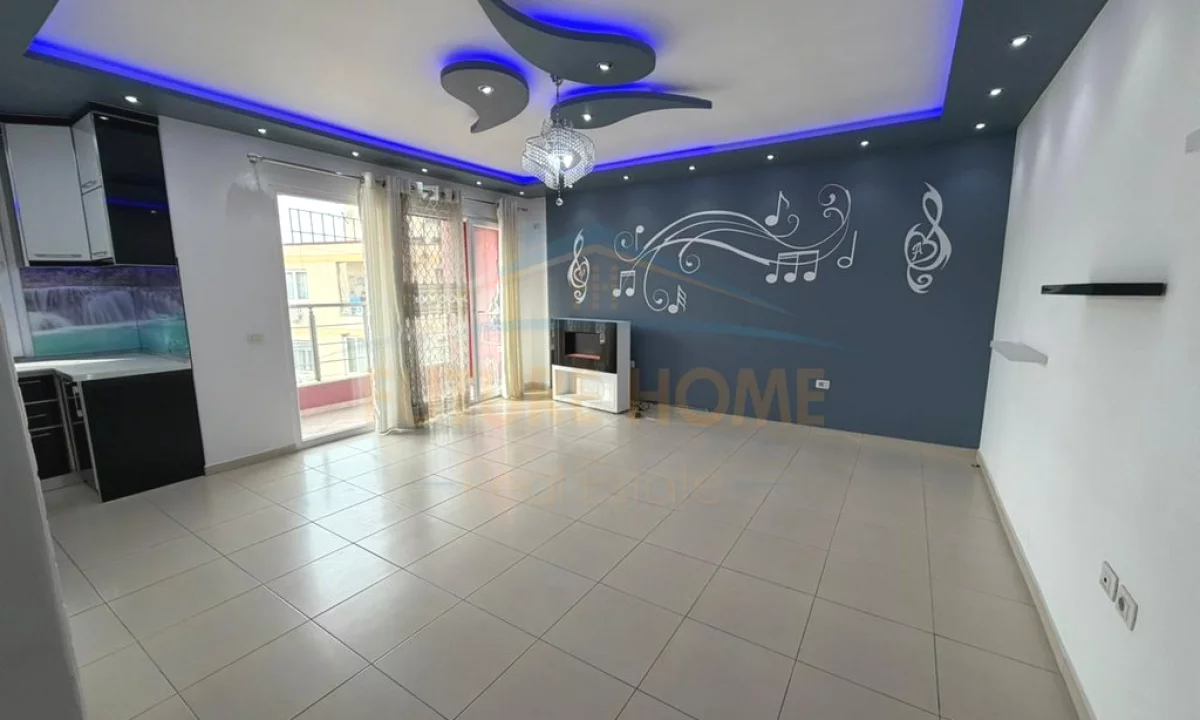 Appartamento in vendita a Tirana 2+1, SemiArredato