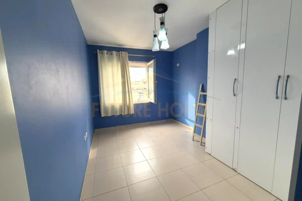 Appartamento in vendita a Tirana 2+1, SemiArredato