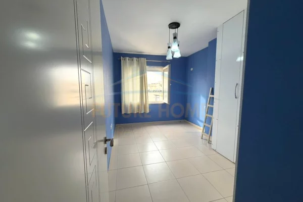 Appartamento in vendita a Tirana 2+1, SemiArredato