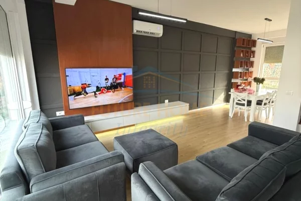 Villa di lusso in vendita a Tirana 3+1, Arredato