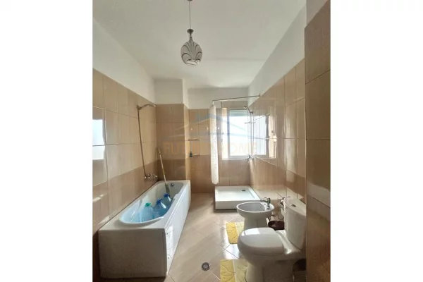 Appartamento in vendita a Tirana 2+1, Arredato