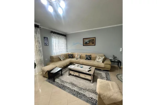 Appartamento in vendita a Tirana 2+1, Arredato