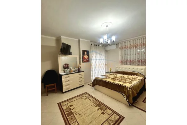 Appartamento in vendita a Tirana 2+1, Arredato