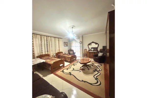 Appartamento in vendita a Tirana 2+1, Arredato