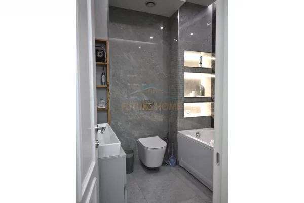 Appartamento in vendita a Tirana 2+1, Arredato