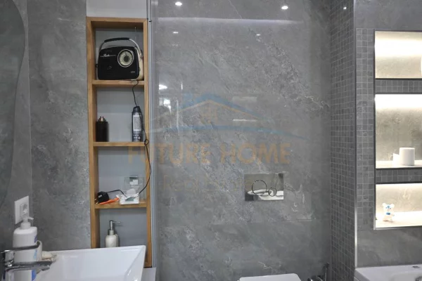 Appartamento in vendita a Tirana 2+1, Arredato