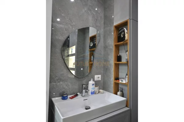 Appartamento in vendita a Tirana 2+1, Arredato