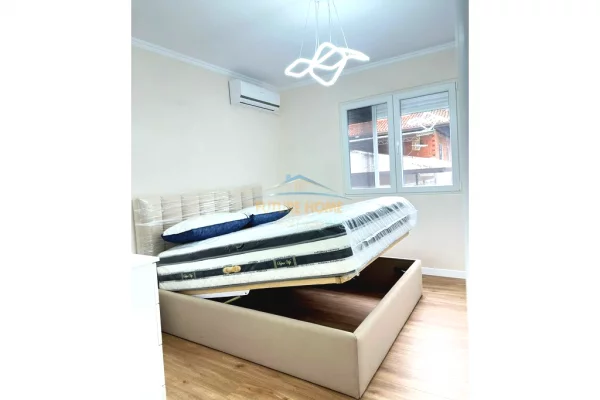 Appartamento in vendita a Tirana 1+1, Arredato