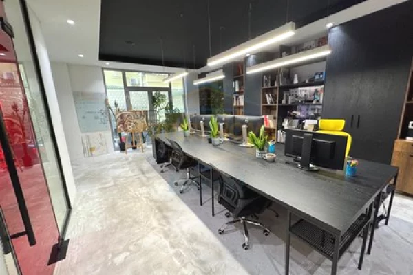 Shitet, Ambient Biznesi, Liqeni i Thatë, Tiranë.