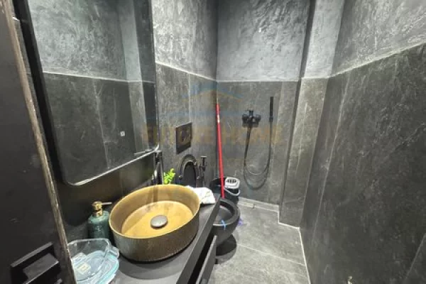 Shitet, Ambient Biznesi, Liqeni i Thate, Tirane.