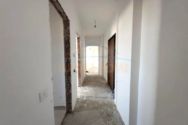 Appartamento in vendita a Tirana 2+1, Vuoto