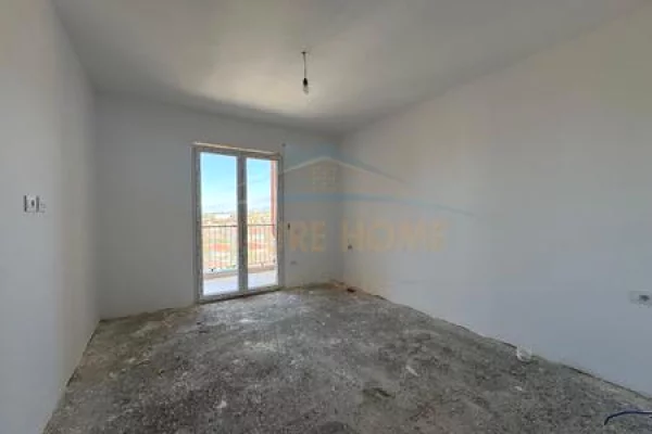Appartamento in vendita a Tirana 2+1, Vuoto