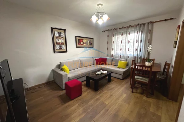 Appartamento in vendita a Tirana 2+1, Arredato