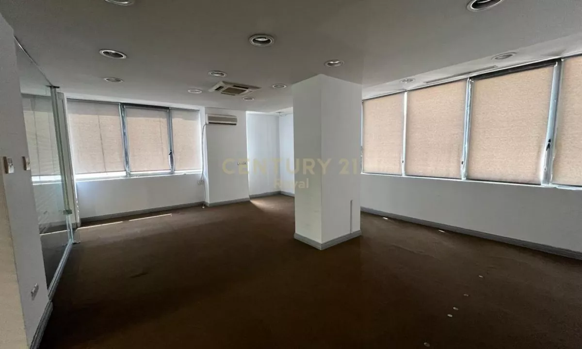 AMBIENT KOMERCIAL PER QIRA PRANE ZOGUT TE ZI ME SIPERFAQE 235M2