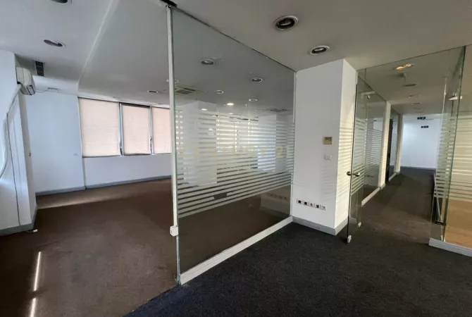 AMBIENT KOMERCIAL PER QIRA PRANE ZOGUT TE ZI ME SIPERFAQE 235M2