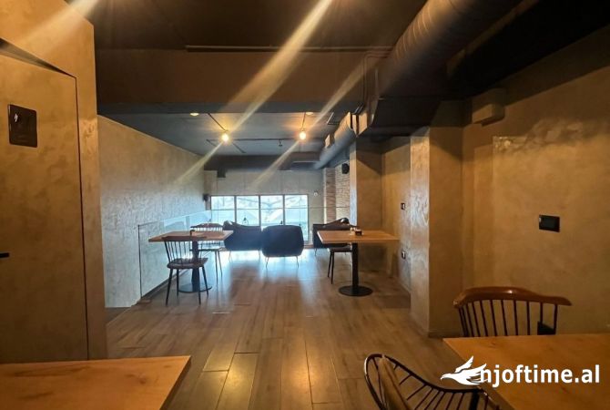 Business Property for Rent 1+1 in Tirana - 1,400 Euro