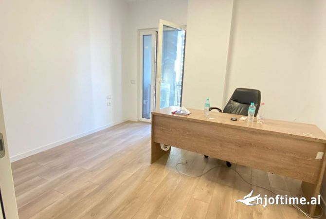 Business Property for Rent 3+1 in Tirana - 600 Euro