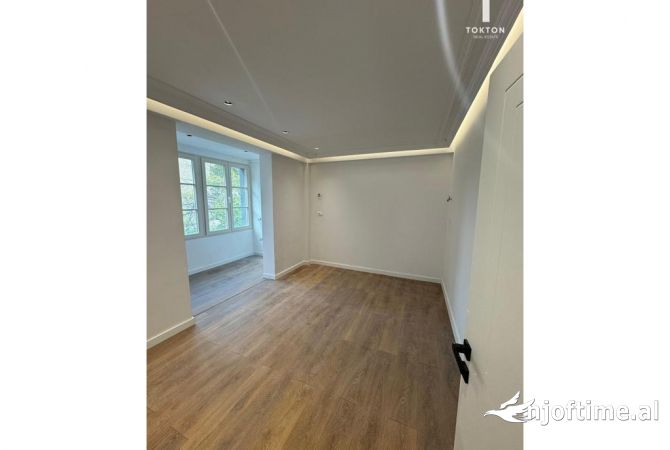 Business Property for Rent 3+1 in Tirana - 1,300 Euro