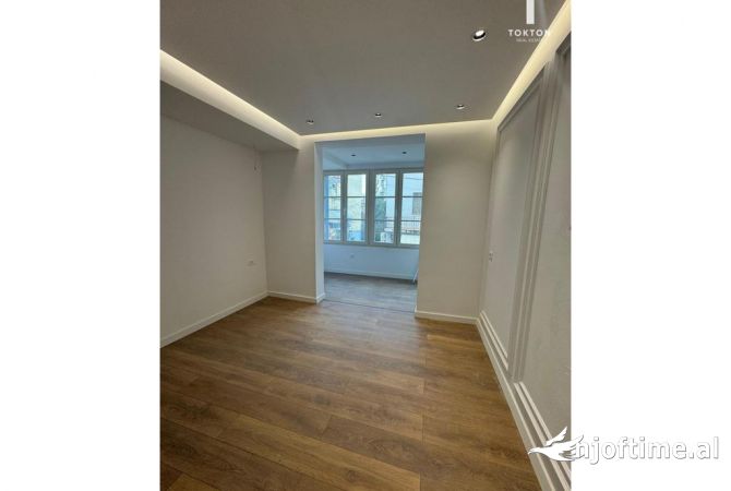 Business Property for Rent 3+1 in Tirana - 1,300 Euro