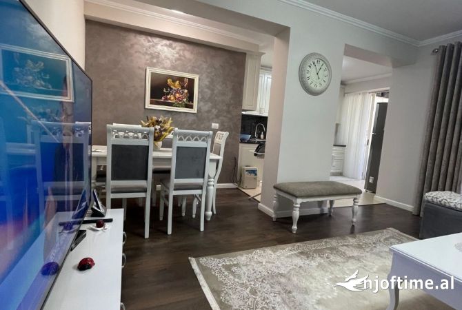 Shtepi me qera Apartament ne Tirane, 2+1, Mobilimi E mobiluar, Pagesa 1,000  Euro.