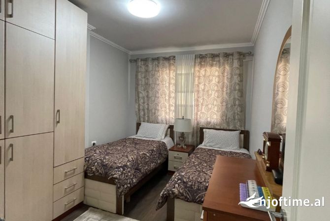 Shtepi me qera Apartament ne Tirane, 2+1, Mobilimi E mobiluar, Pagesa 1,000  Euro.