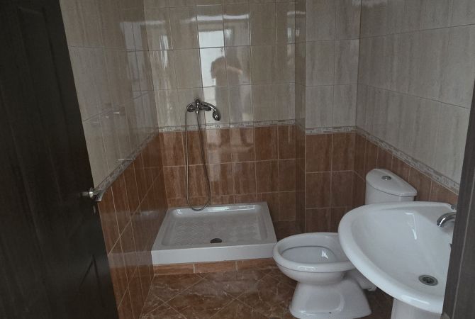 Shtepi me qera Apartament ne Tirane, 2+1, Mobilimi E mobiluar, Pagesa 40,000  Leke.