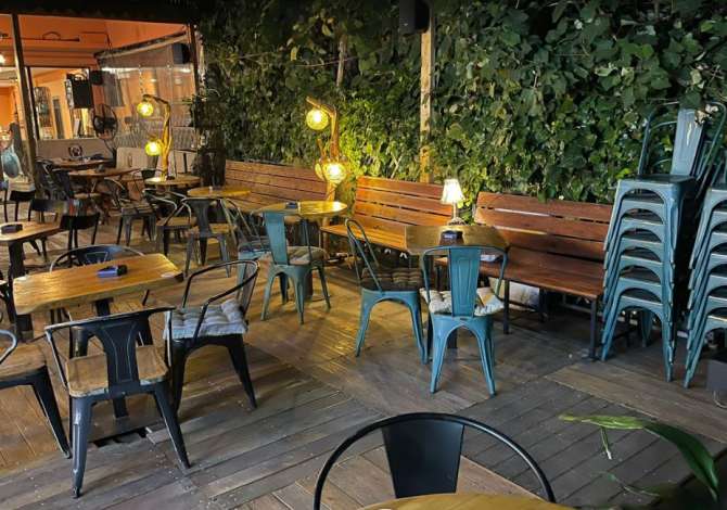 Job Offers in Tirana, Profession kamarier/e,ndihmes/e kuzhine , Beginner/Little experience, Payment 40,000  Leke.