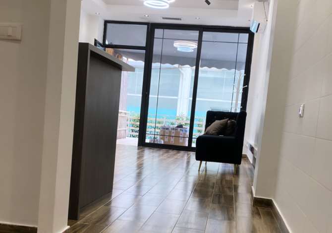 Ambient biznesi me qera 3+1 ne Tirane - 50,000 Leke