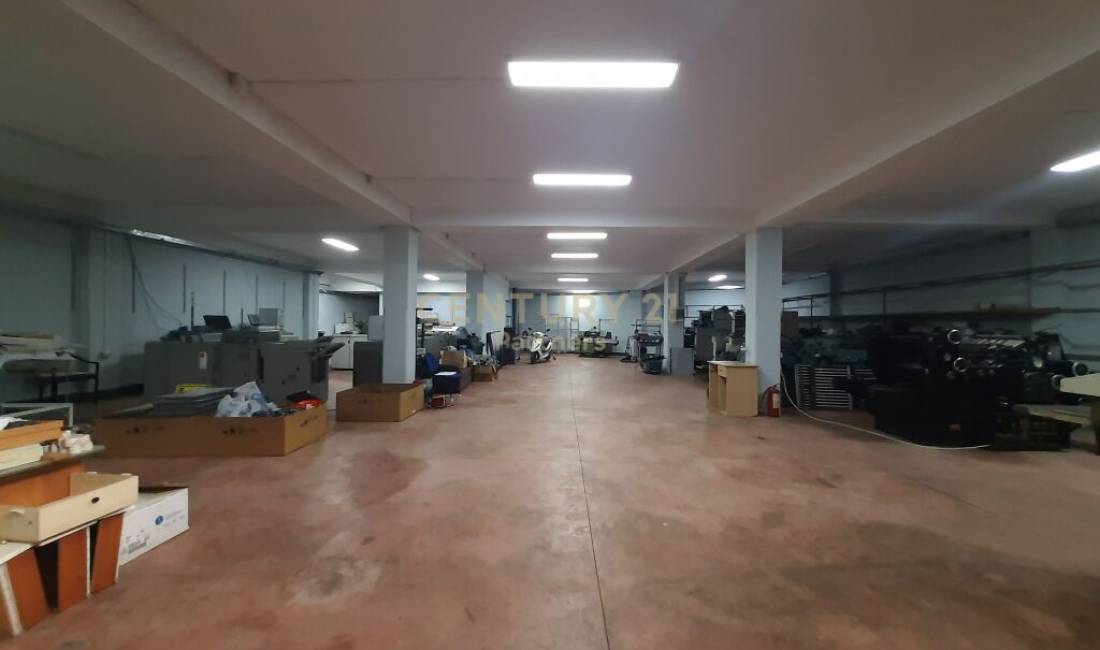 SHESIM AMBJENT KOMERCIAL/GARAZH PRANE KTHESES SE KAMZES(OKAZION)