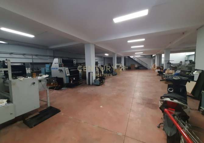 SHESIM AMBJENT KOMERCIAL/GARAZH PRANE KTHESES SE KAMZES(OKAZION)