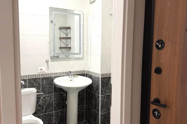 Shtepi me qera Apartament ne Tirane, 2+1, Mobilimi E mobiluar, Pagesa 600  Euro.