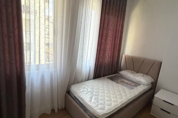 Shtepi me qera Apartament ne Tirane, 2+1, Mobilimi E mobiluar, Pagesa 600  Euro.