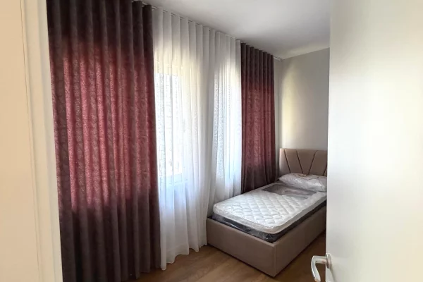 Shtepi me qera Apartament ne Tirane, 2+1, Mobilimi E mobiluar, Pagesa 600  Euro.