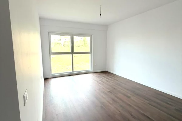 Shtepi ne shitje Apartament ne Tirane, 2+1, Mobilimi Bosh, pa mobiluar, Pagesa 125,400  Euro.