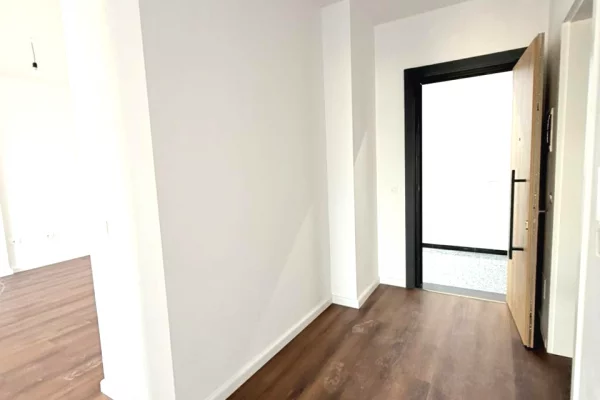 Shtepi ne shitje Apartament ne Tirane, 2+1, Mobilimi Bosh, pa mobiluar, Pagesa 125,400  Euro.