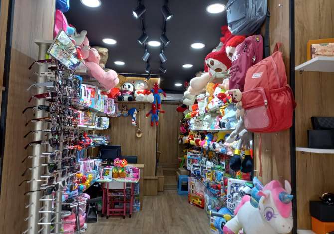 Shitet biznes dyqan lodrash per femije dhe artikuj shkollore