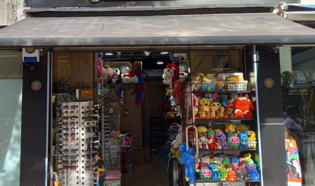 Shitet biznes dyqan lodrash per femije dhe artikuj shkollore