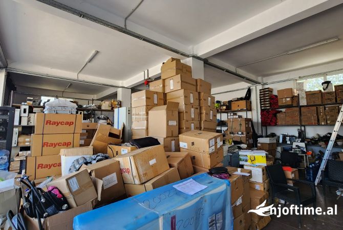 Ambiente Commerciale in Affitto 4+1 a Tirana - 2,000 Euro