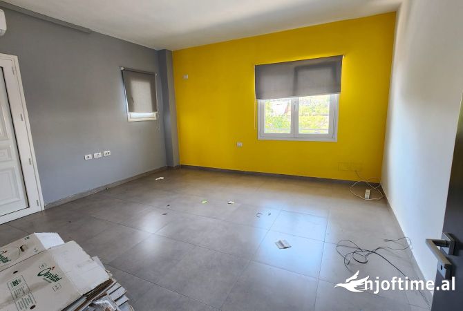 Godine 2 katshe me qira 