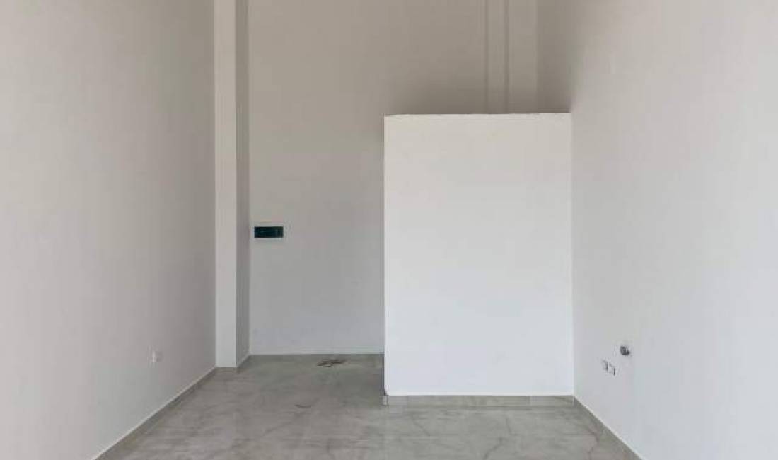 Jepet dyqan me qera Spitali Amerikan 2 