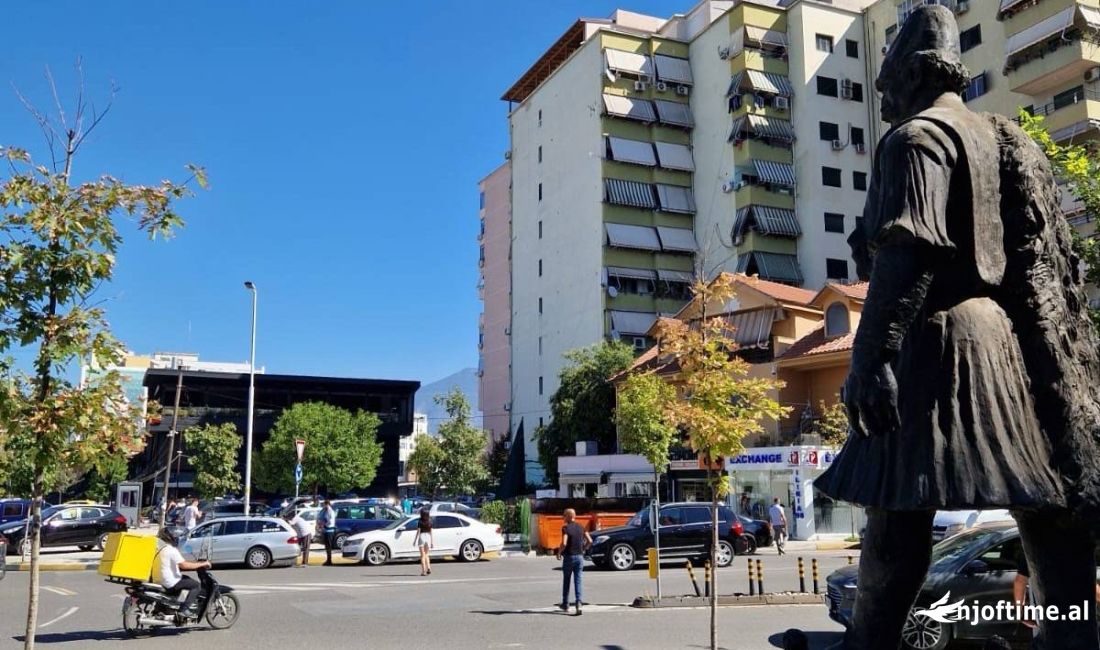 Dyqan ne shitje te Komuna e Parisit