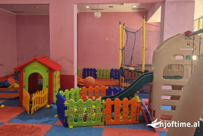 Lokal ne shitje prane Rruges se Dibres