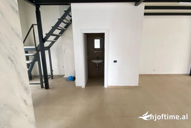 Dyqan ne shitje te 5 Maji