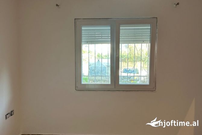 Shtepi ne shitje Apartament ne Tirane, 1+1, Mobilimi Bosh, pa mobiluar, Pagesa 63,000  Euro.